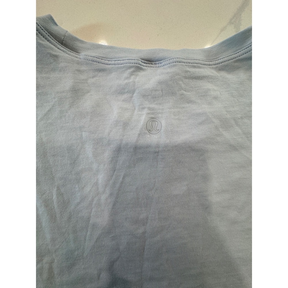 lululemon Cates Tee Relaxed Cropped Size 2 Pastel Blue Women NWT - Picture 8 of 9